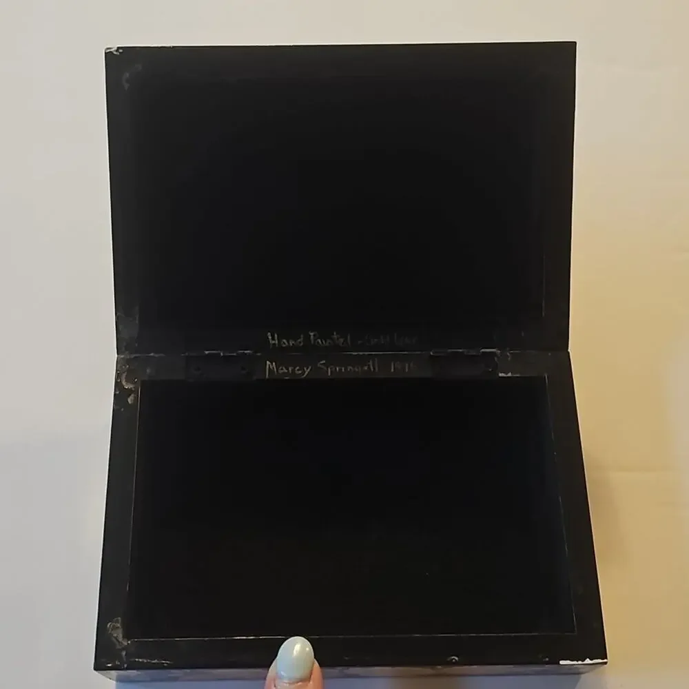 Vtg Hand Painted Floral Gold Leaf On Small Black Lacquered Box Felt Lined Asian